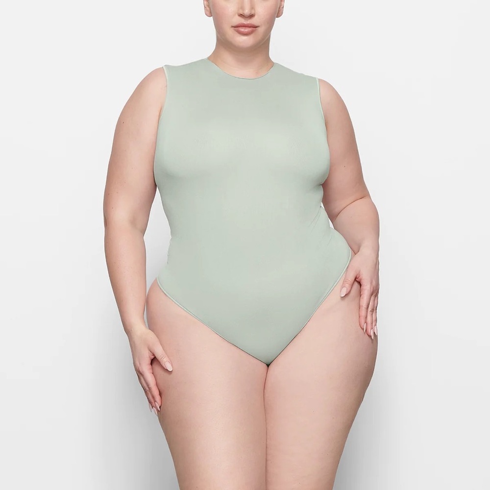 SKIMS Essential Crew Neck Sleeveless Bodysuit limited edition Agave Green